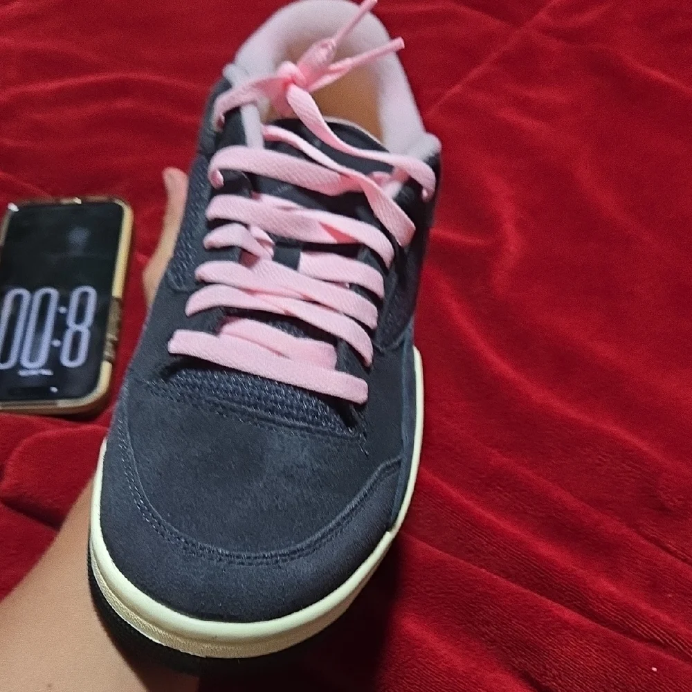 Nike Men's Black Sneakers with Pink Accents and Cream Midsole